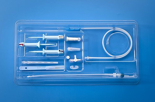 Rocket 18-g Seldinger chest drainage kit.